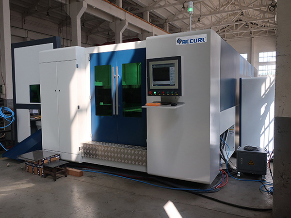 இரட்டை பாலேட் சேஞ்சர் மூலம் 3000W ஃபைபர் லேசர் கட்டிங் மெஷின்