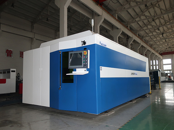திறந்த வகை 700W CNC ஃபைபர் லேசர் கட்டிங் மெஷின் ஷீட் மெட்டல் 3015
