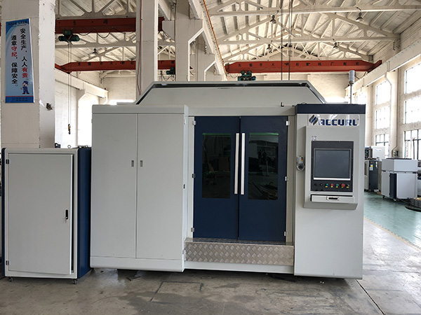 BECKHOOF Servo கட்டுப்பாட்டாளருடன் முழுமையான 12kw ஃபைபர் லேசர் கட்டிங் மெஷின் 3015